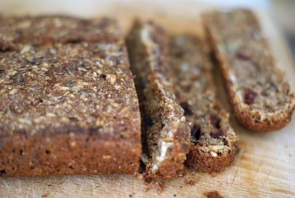rugbrød med tranebær og chiafrø