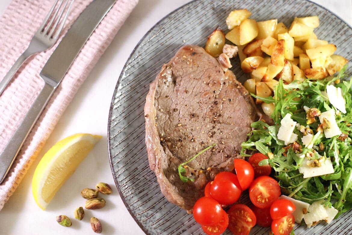 Steak med ristede kartofler