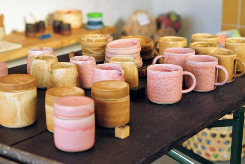 keramik kaffekopper af julie damhus hos klodekær i rønne