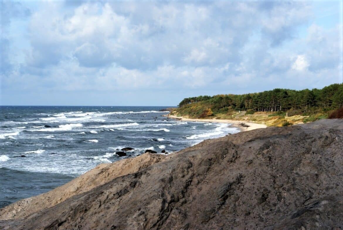 kysten set fra kultippen ved hasle paa bornholm