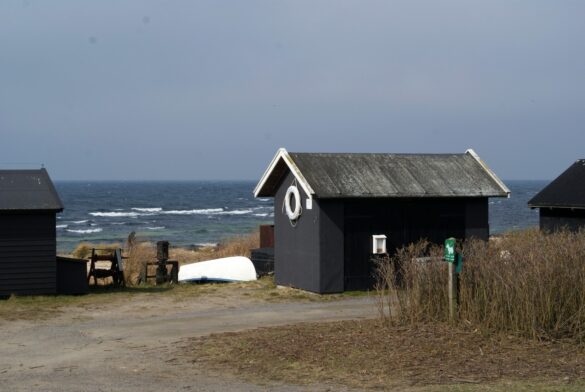 fiskerhus ved oestersoen og pyritsoen paa bornholm